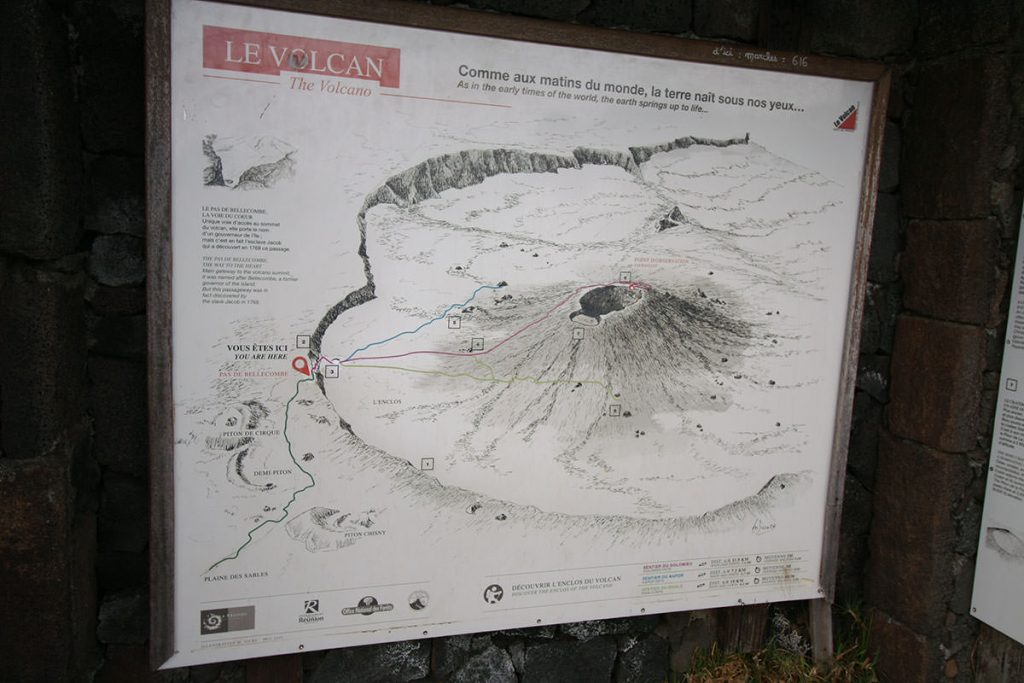 フルネーズ火山のハイキングルート