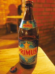 アフリカ旅行者なら、一度は憧れるこのブルー・ラベル「PRIMUS!」