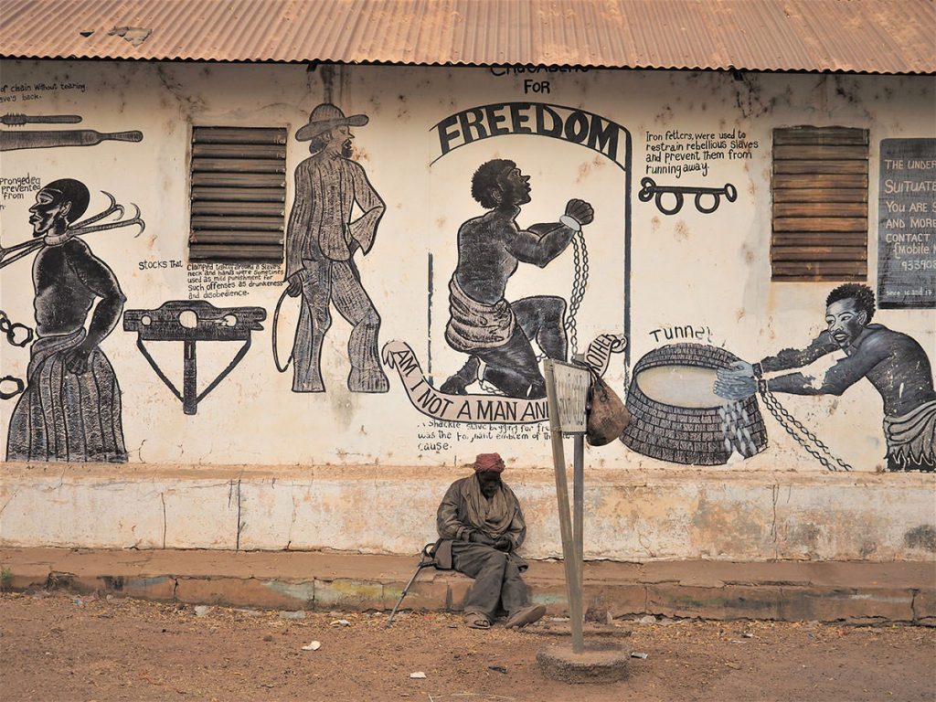ガンビアの奥地にも奴隷貿易の跡が残っています。