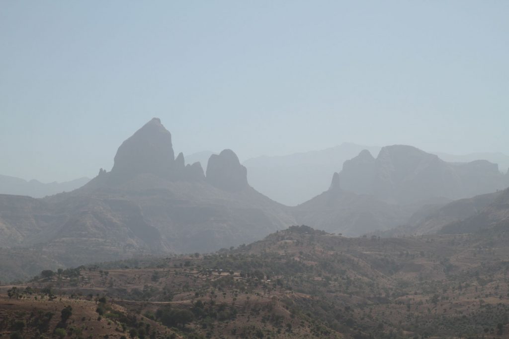 エチオピア北部は、立体感のあるダイナミックな風景が広がっています