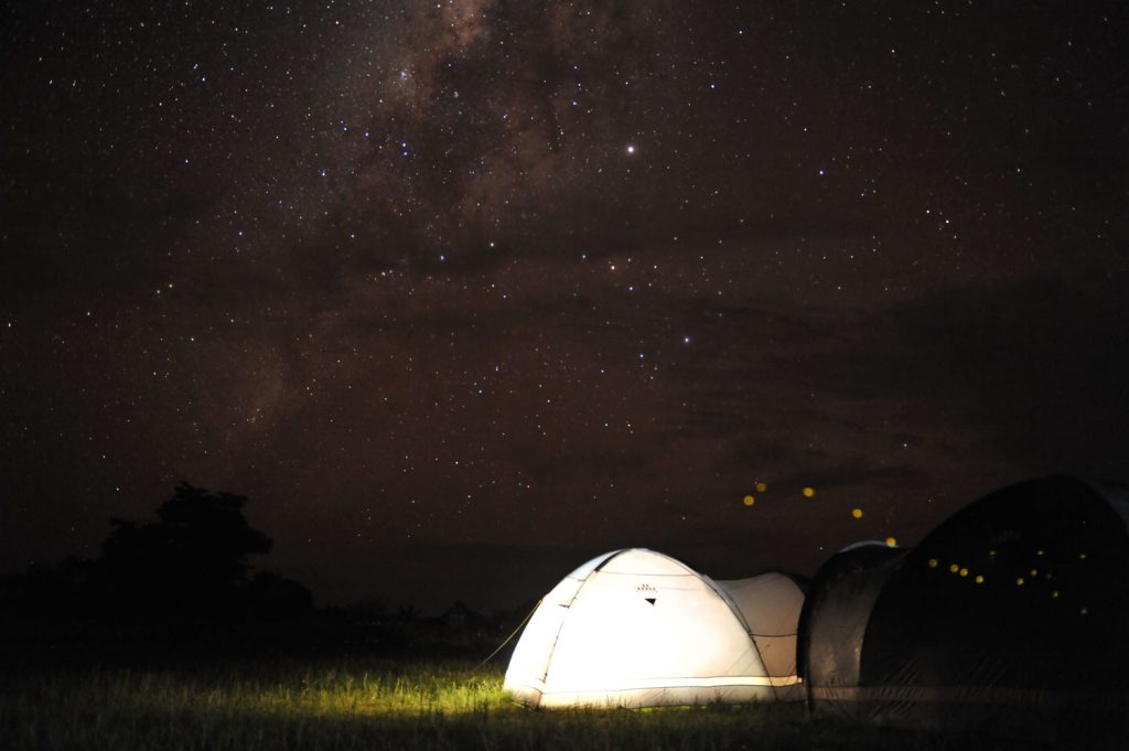 コンゴ川でも晴れれば意外ときれいな星空がみらえます。蛍もちらほら