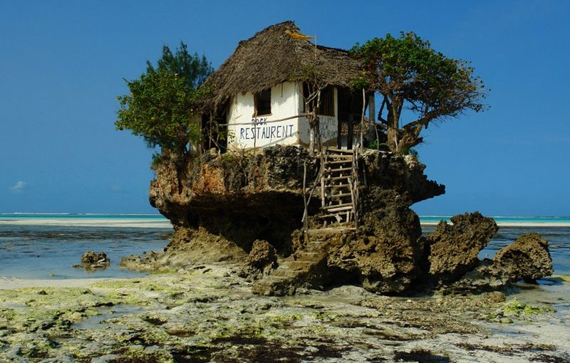 タンザニア、ザンジバルの海上レストラン 「The Rock」