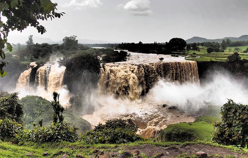 アフリカ、エチオピアにある大迫力の滝「青ナイル滝」