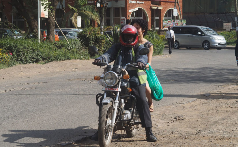 ケニアのバイクタクシー「ピキピキ」