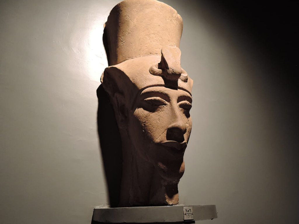 ルクソール博物館、アメンホテプ4世像