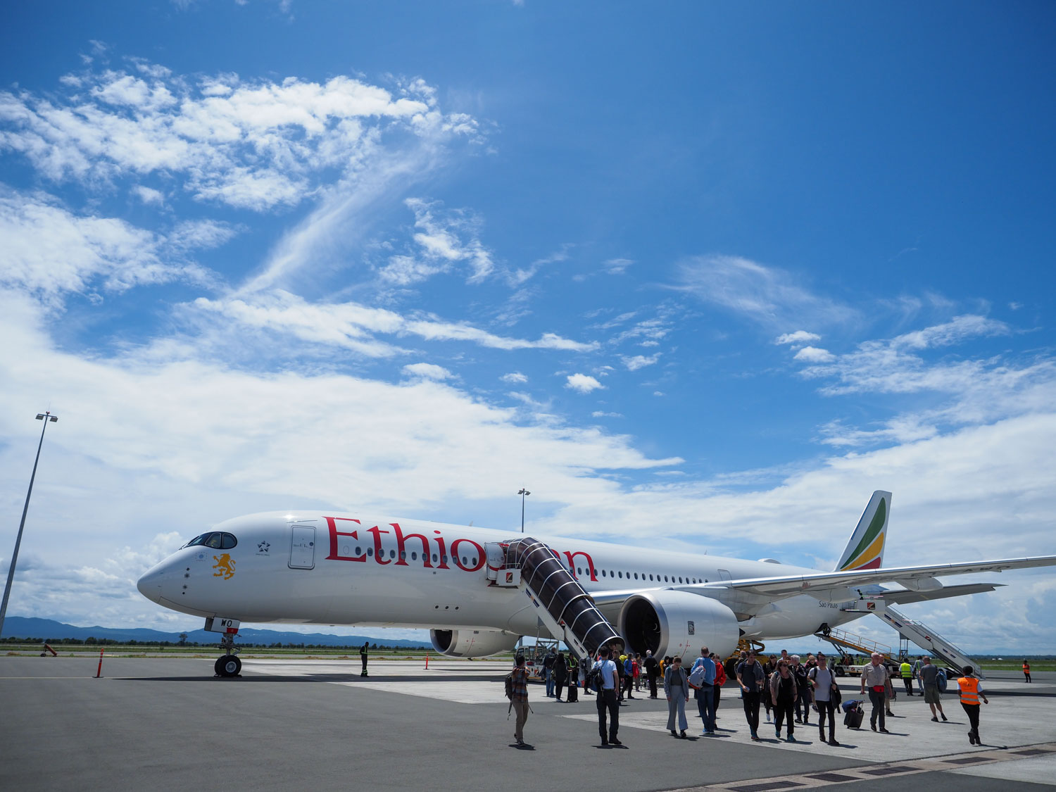 まずは日本からの長距離フライト。エチオピア航空にて、タンザニア北部のキリマンジャロ空港に到着！