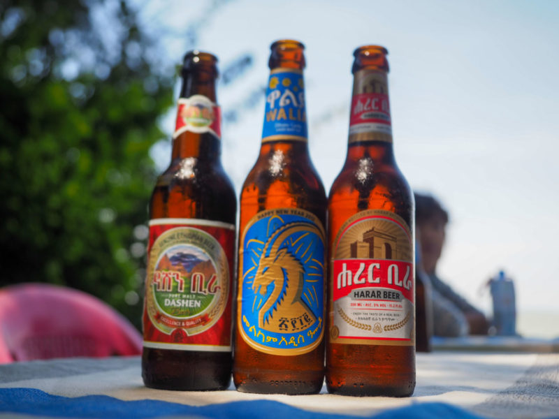 エチオピアはビール天国。10種類以上もの銘柄があります。私のお勧めは右端のハラール・ビール