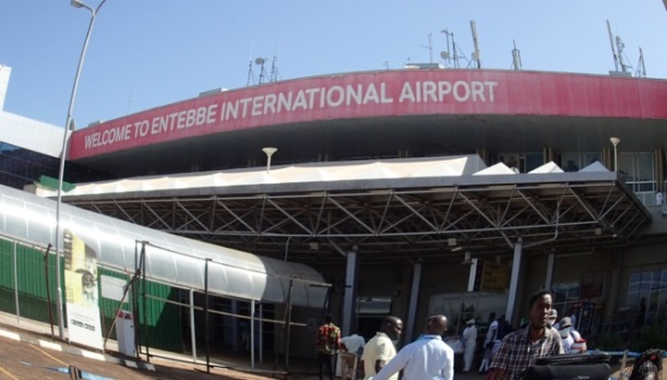 エンテベ空港　初めてのウガンダ
