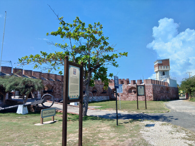 最後にイギリス植民地時代を偲ばせる、旧首都のポートロイヤルに残るチャールズ要塞を訪問。