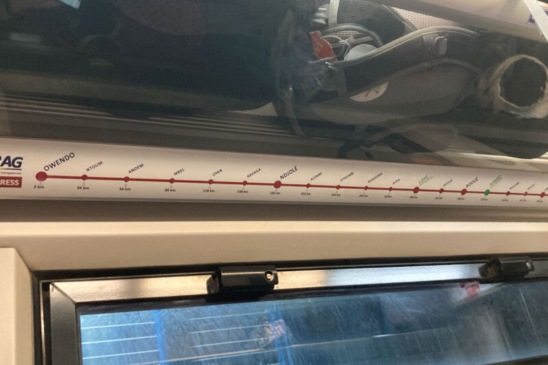 エクスプレスはロペまで2駅、約290kmです