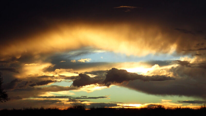 天気はいつも不安定でした。