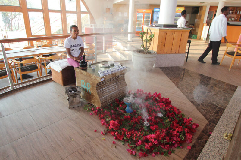 朝食会場でのコーヒーセレモニー。いつ頂いても風情を感じます