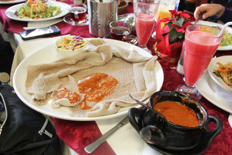 エチオピア料理と言えば、やはりインジェラ