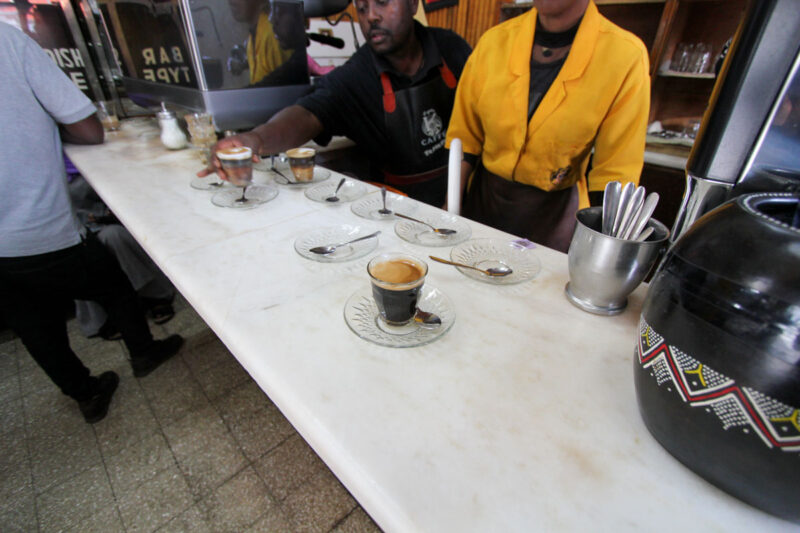 エチオピアに来たら、是非本場のコーヒーをお楽しみください