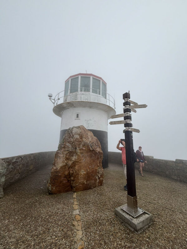 Old Cape Point Light Houseに来ましたが霧で何も見えません。